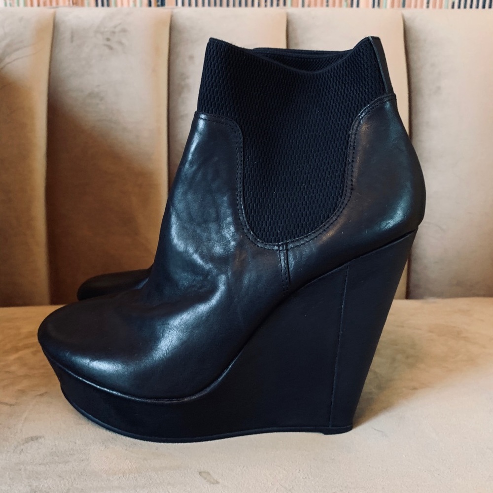 Messeca New York Platform Wedge